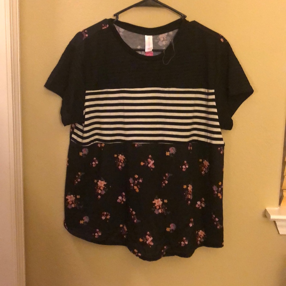 No boundaries large black top